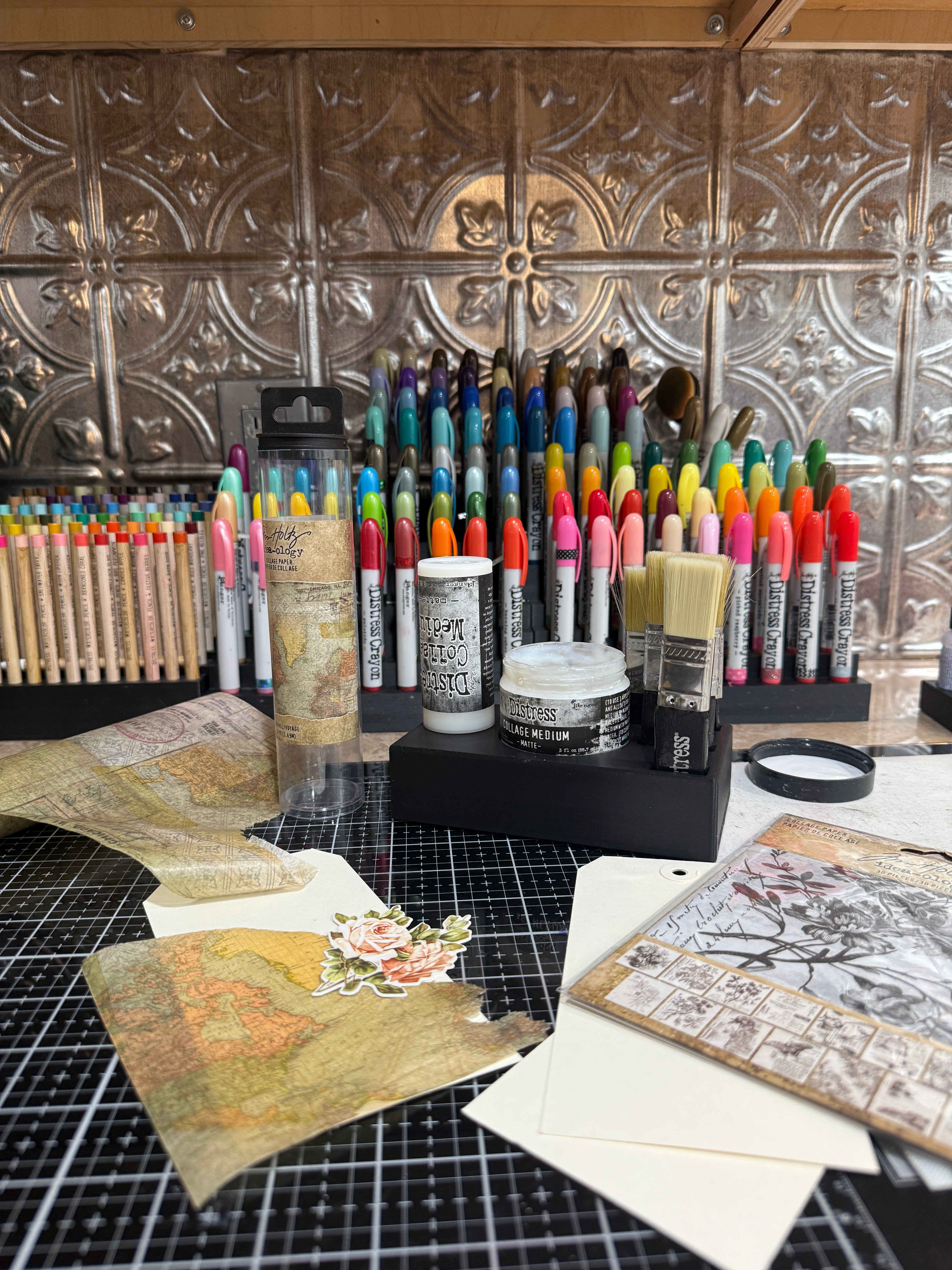 Mixed Media Adhesive Stand for Tim Holtz Distress Collage Medium, Glue & Brushes